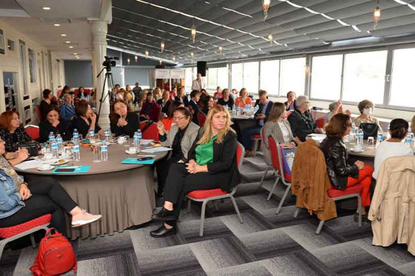 Ben Seçerim Derneği Türkiye'de Kadın Siyasetçilerin Durumu ve Beklentiler Araştırma Lansmanı Düzenledi
