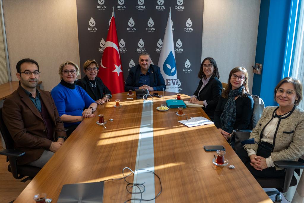 Deva Partisi Sivil Toplumla İlişkiler Başkanı Hasan Karal ile bir araya gelerek Türkiye'de Kadın Siyasetçilerin Durumu ve Beklentiler Araştırmasının sonuçlarını paylaştık.