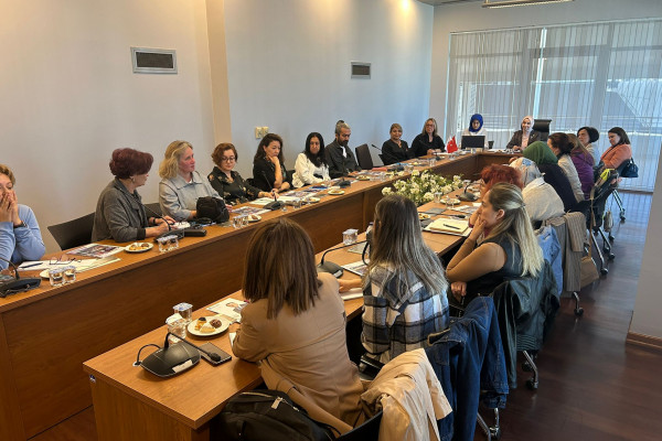 İstanbul Milletvekili Elif Esen'in kadın sivil toplum kuruluşlarıyla düzenlediği toplantıya katıldık.
